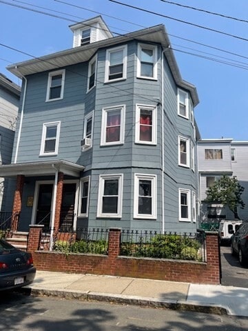 Building Photo - 76 Oak St