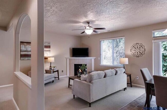 Building Photo - 848 NE Millstream Pl