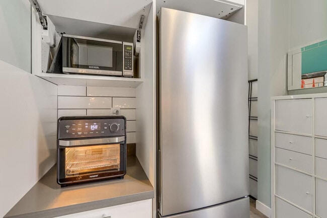 Building Photo - 3821 34th Ave W