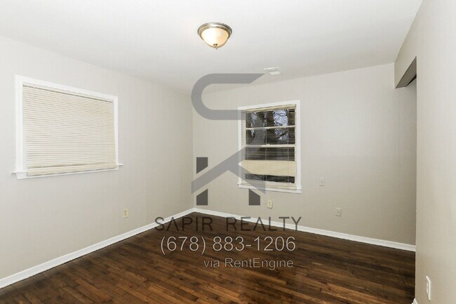 Building Photo - 2190 Swallow Cir SE