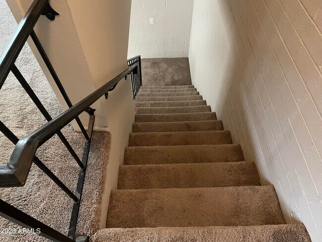 Building Photo - 1087 N 84th Pl