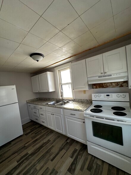 Building Photo - 305 S Western Ave