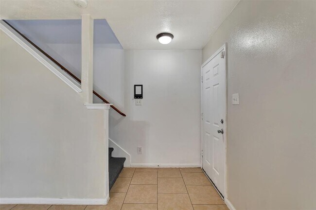 Building Photo - 1811 Adobe Falls Dr
