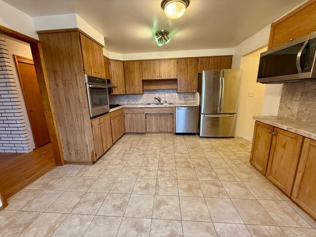 Building Photo - Lakeridge Home