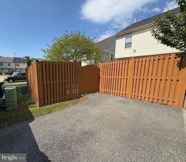 Building Photo - 4005 Blakney Ln SE