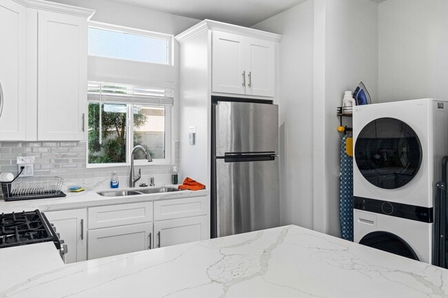 Building Photo - 4007 W 60th St