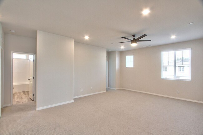 Building Photo - 5 BEDROOMS SOLAR AUDIE MURPHY RANCH