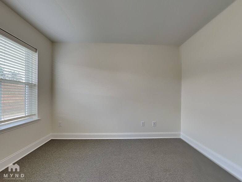 Building Photo - 2395 Eagle Creek Ct