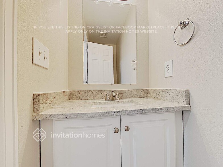 Building Photo - 5202 E 119th Ct