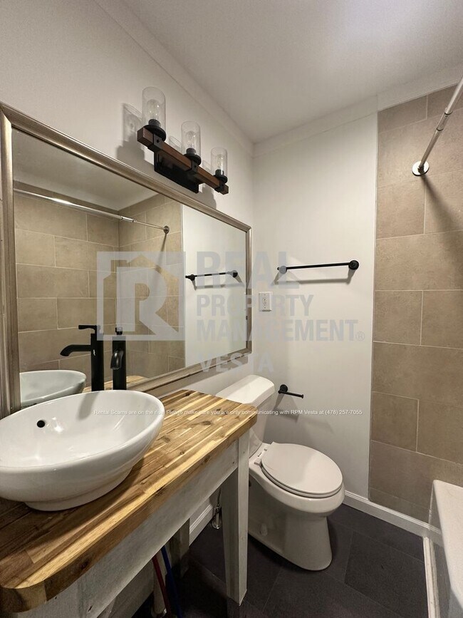 Building Photo - 346 E Main St