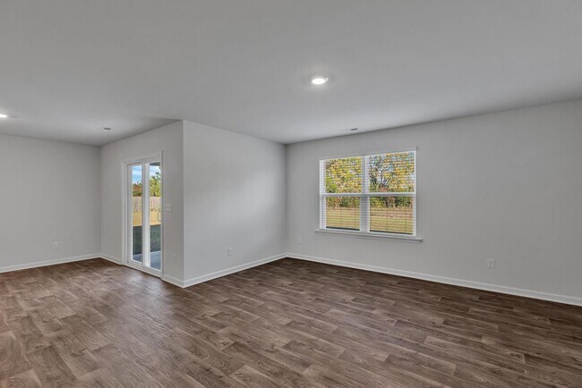 Building Photo - Holly Ridge House for Rent with Water View!