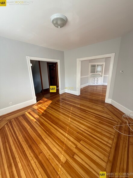 Building Photo - 68 Willow Ave