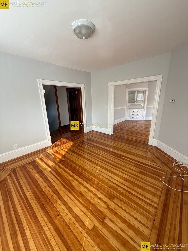 Building Photo - 68 Willow Ave