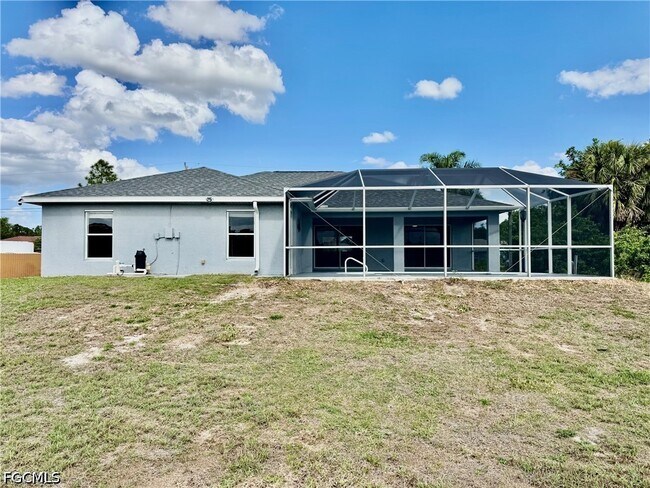 Building Photo - 714 Knox Ave S