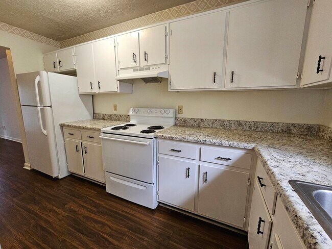 Building Photo - 196 Locke St