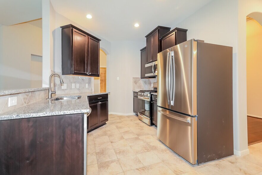 Building Photo - 23006 Silver Linden Ct