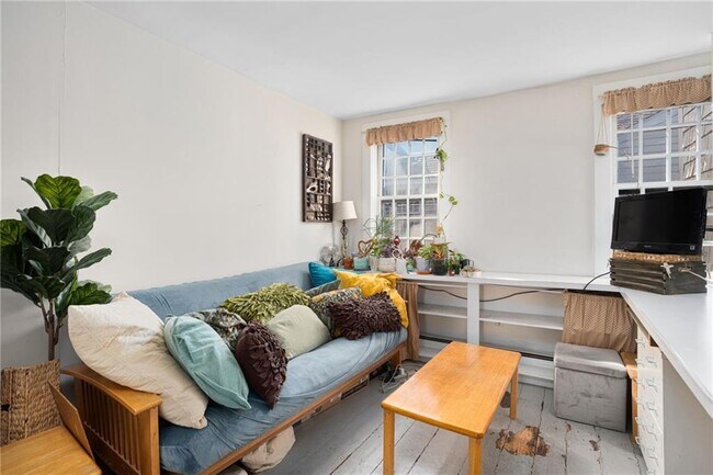 Building Photo - 73 Thames St