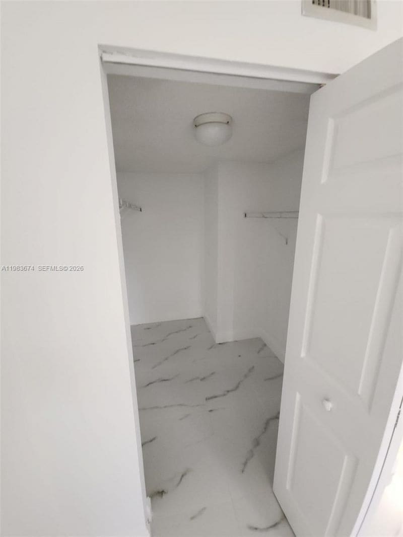 Building Photo - 9845 Nob Hill Ct