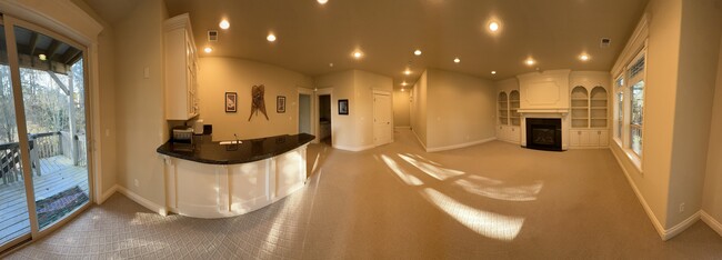 Panoramic view of living room - 1404 SW Dickinson Ln