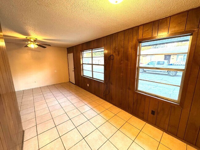 Building Photo - Duplex for rent in Dothan, AL. This 1 bedroom, 1 bath is approved for Section 8 and appliances in...