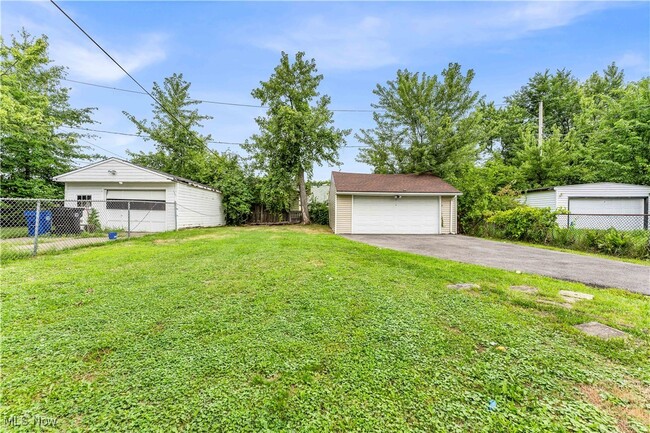 Building Photo - 17401 Wayne Dr