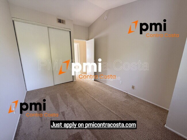 Building Photo - 974 Signal Ct