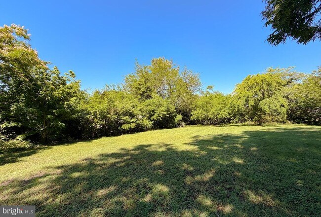 Building Photo - 23581 Belmar Dr