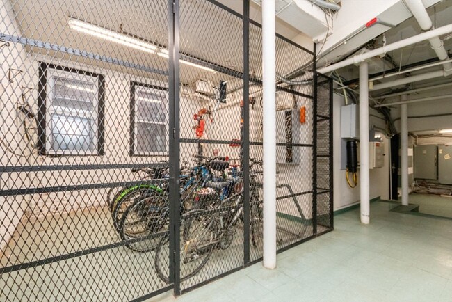 Building Photo - 35 Queensberry St