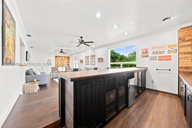 Building Photo - 15425 N Miami Ave