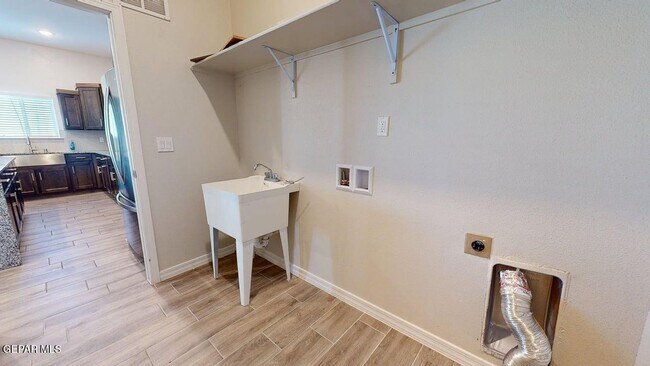 Building Photo - 7821 Enchanted Nest