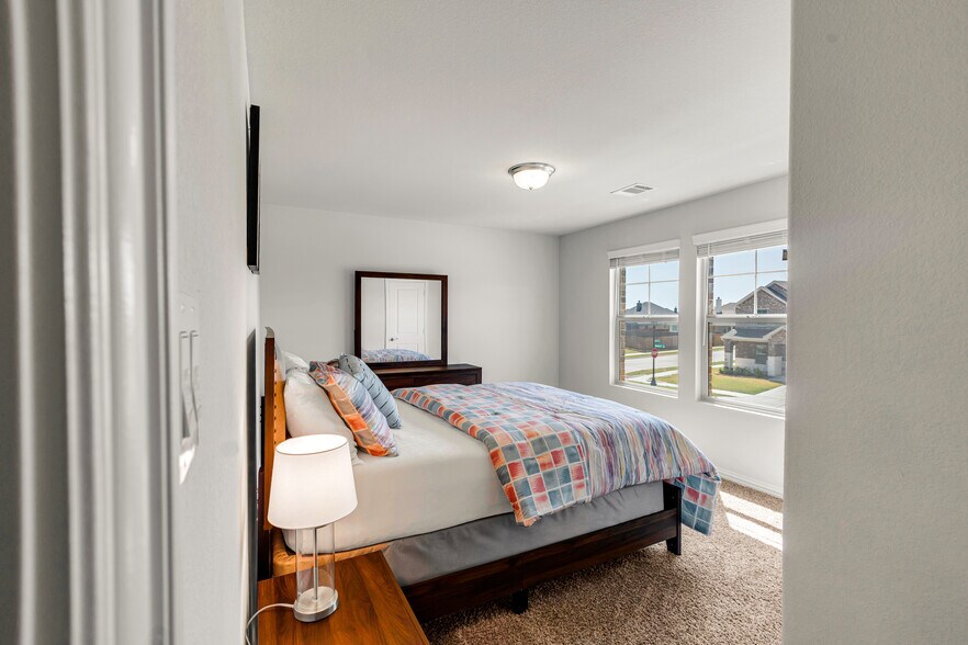 Building Photo - 2104 Bellatrix Dr