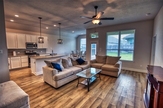 Building Photo - 912 Farm Path