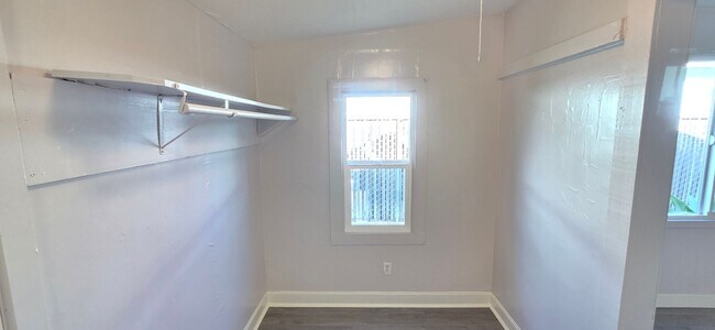 Building Photo - 13109 Barlin Ave