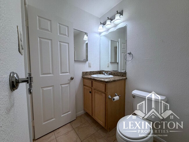 Building Photo - Stunning, 2BD/1BA, Condo in the Villaggio Community off Madison Ave. and Auburn Blvd.! ***Move-in...