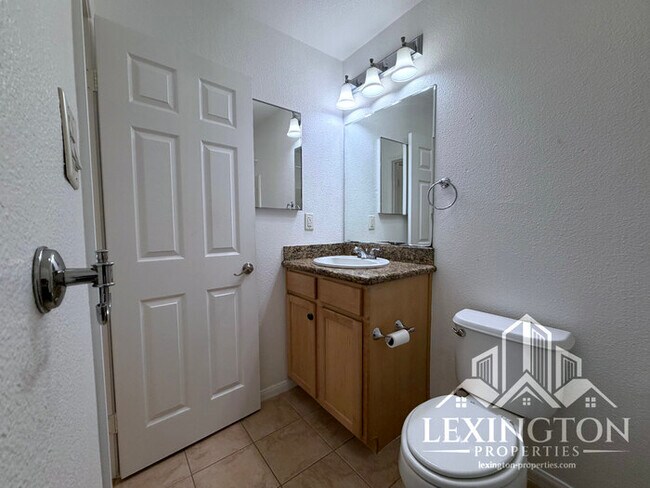 Building Photo - Stunning, 2BD/1BA, Condo in the Villaggio Community off Madison Ave. and Auburn Blvd.!