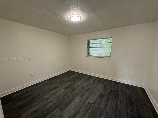 Building Photo - 866 NW 70th St