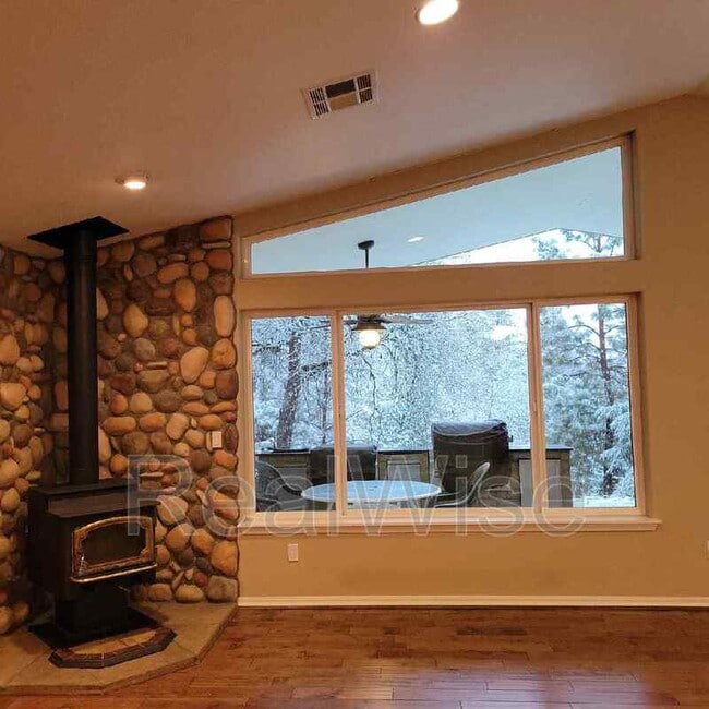 Building Photo - 373 Donet Ln