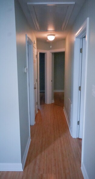 Building Photo - 3801 Lake Point Cir