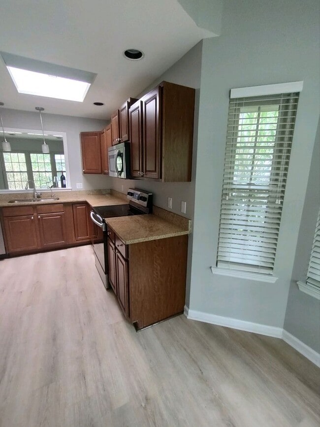 Building Photo - 30 Chickadee Rd