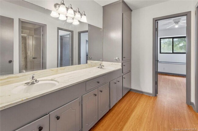 Building Photo - 414 Crestwood St