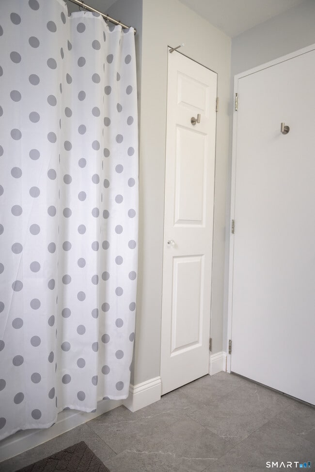 Building Photo - 85 N Main St