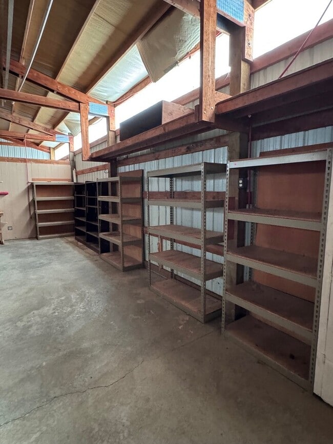 Building Photo - Gorgeous Home on 23 Acres Includes 22x32 S...