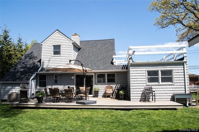 Building Photo - 4 Shorewood Dr