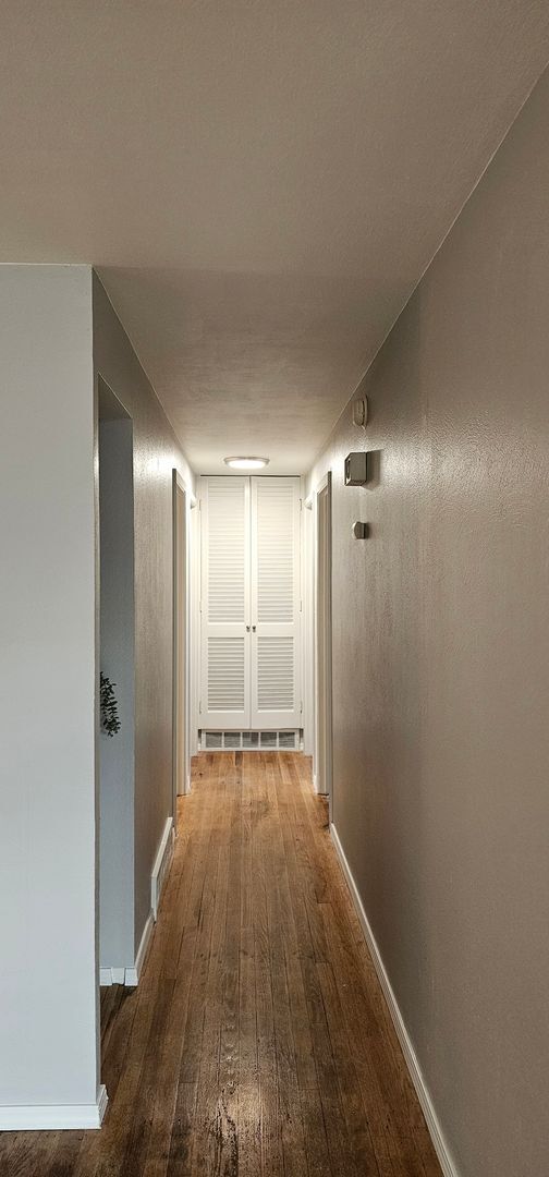 Building Photo - 3 bedroom Ramble House in Manette- Hardwood and Fireplace!