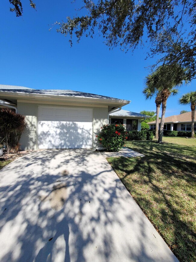 Building Photo - 1758 N Dovetail Dr