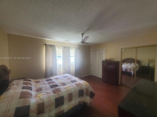 Building Photo - 319 NE 14th Ave