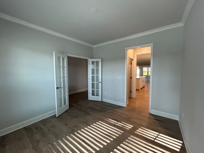 Building Photo - 450 Bandon Wy