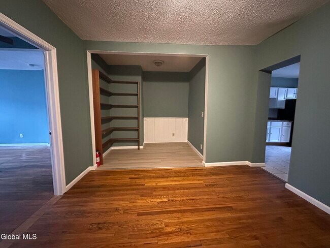 Building Photo - 144 Dove St