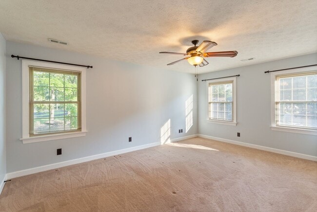Building Photo - 6 Kirby Ct