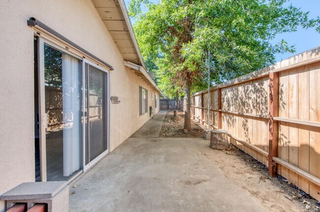 Building Photo - 6463 N Wishon Ave